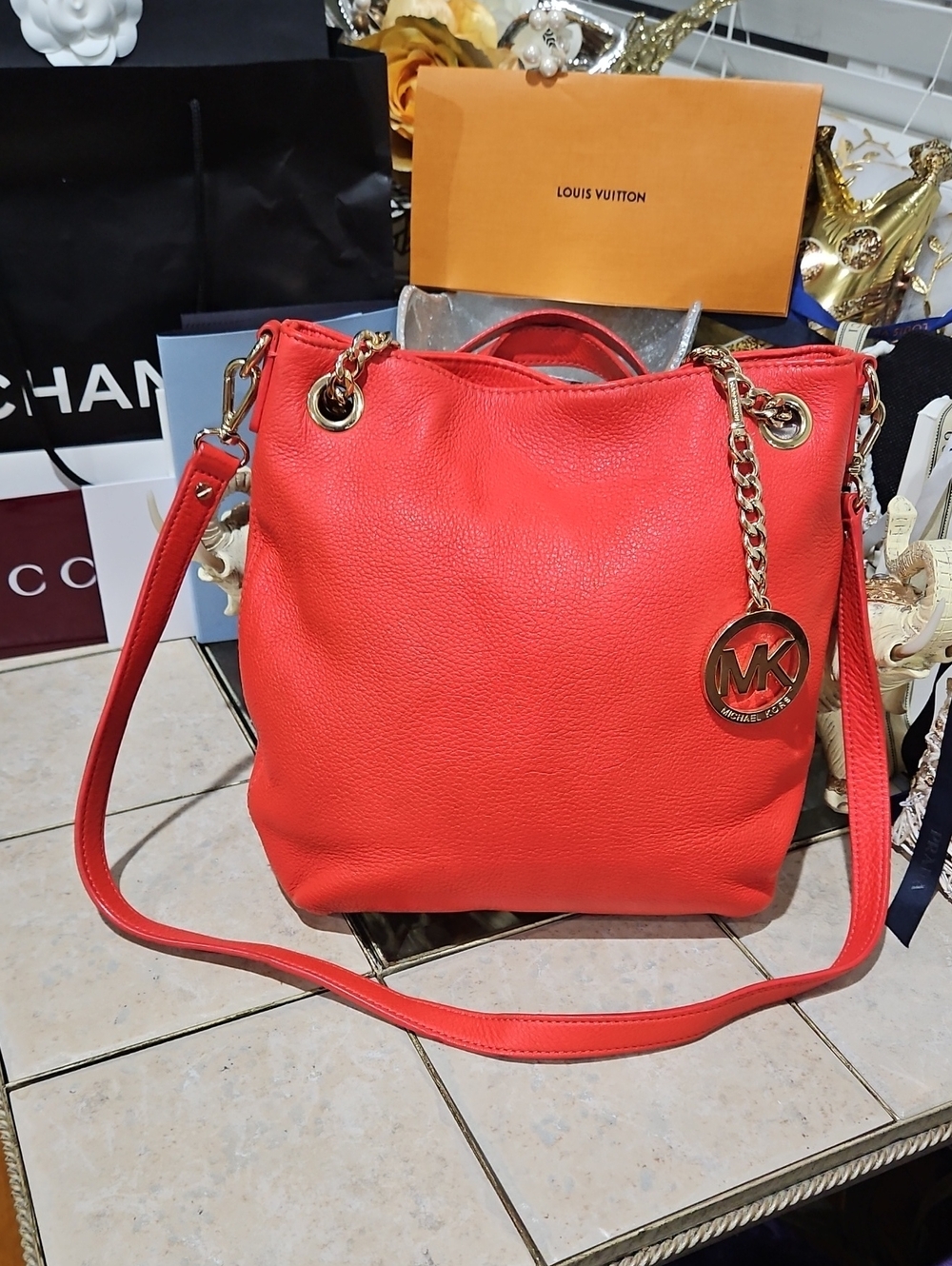 Michael Kors Jet Set Coral Pebbled Leather Shoulder Tote w/ Gold Chain MK Charm